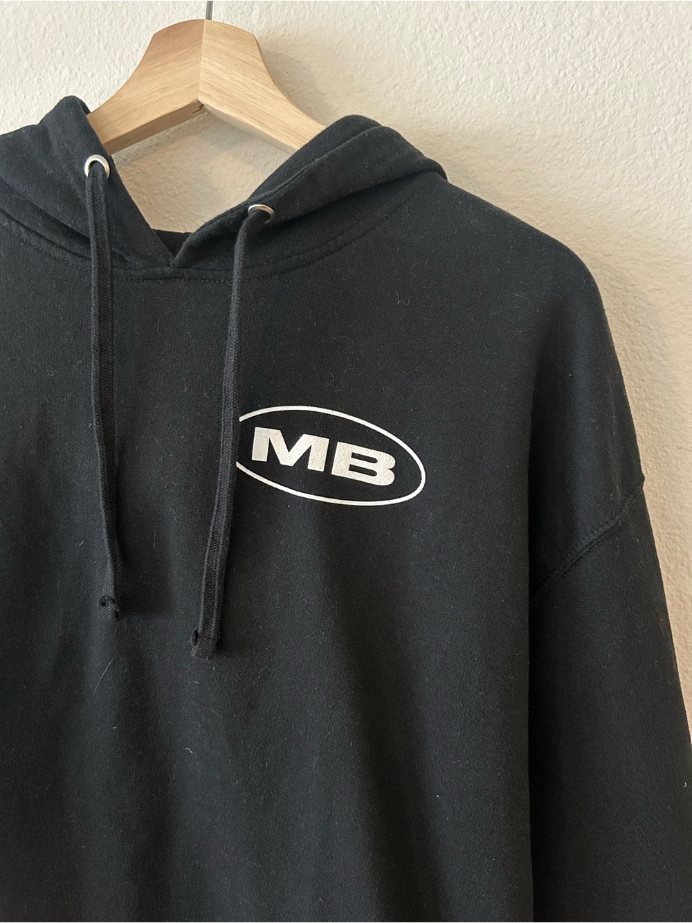 Madison Beer Life Support Tour Black Graphic Pullover Hoodie Size L - Picture 4 of 7